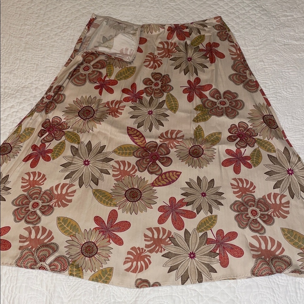 Croft & Barrow Floral A-Line Skirt - Beige and Red. Size 18.  Side zipper. - Picture 5 of 7